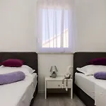 Zdeslav Apartment *