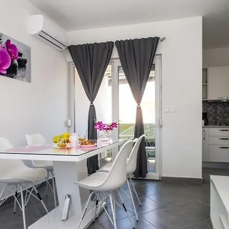 Zdeslav Apartment Rogoznica (Sibenik-Knin)
