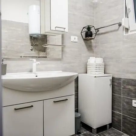 Zdeslav Apartment