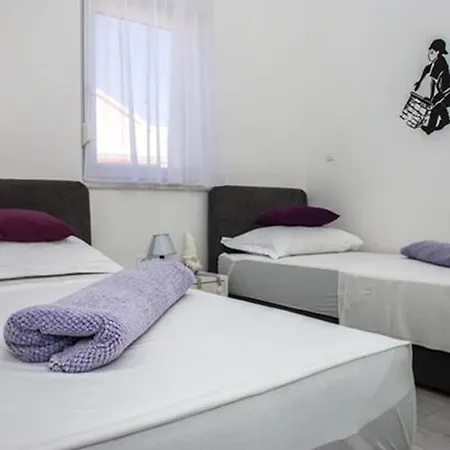 Zdeslav Apartament *